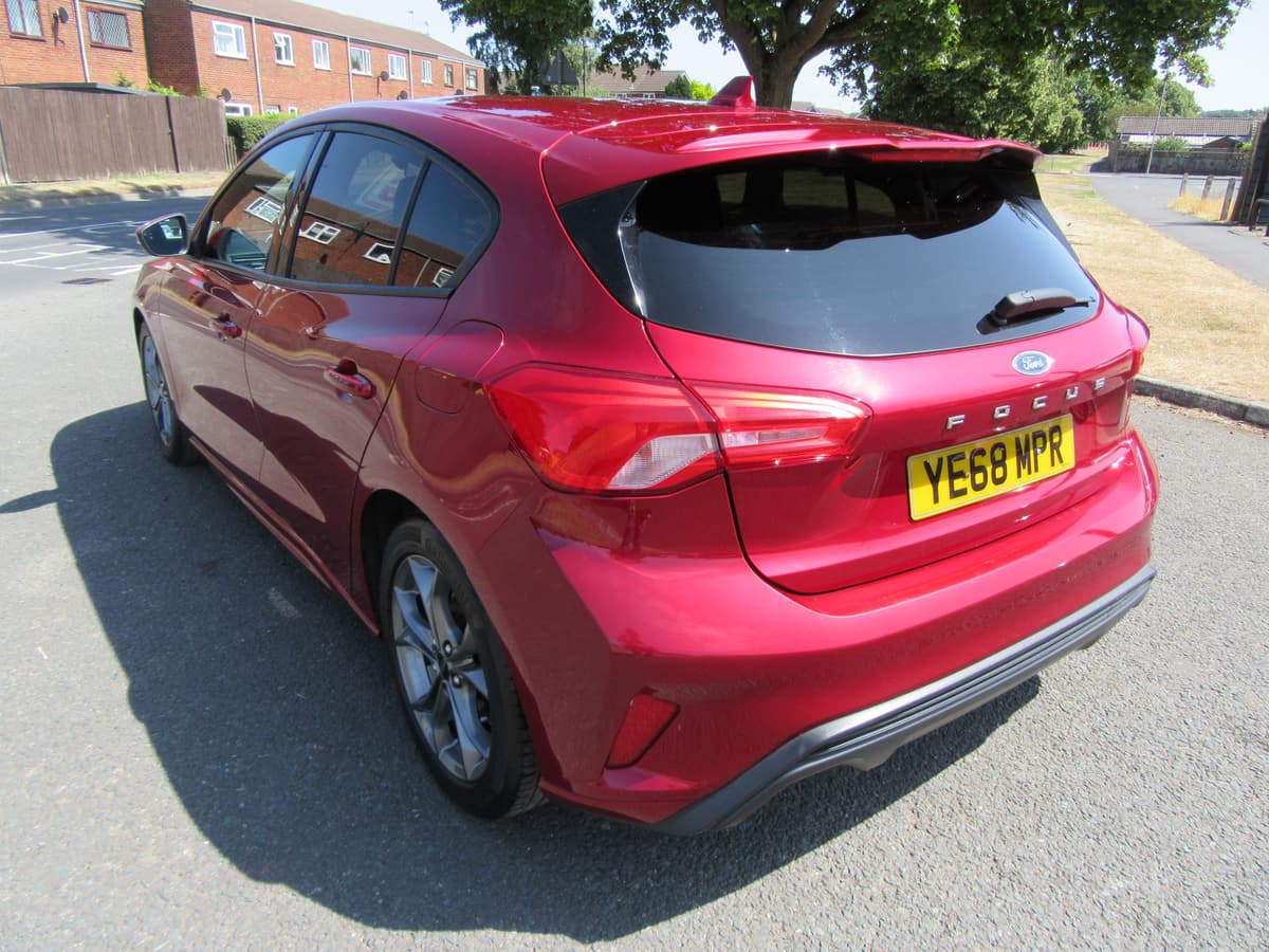 2018 Ford Focus ST-Line - Image 12