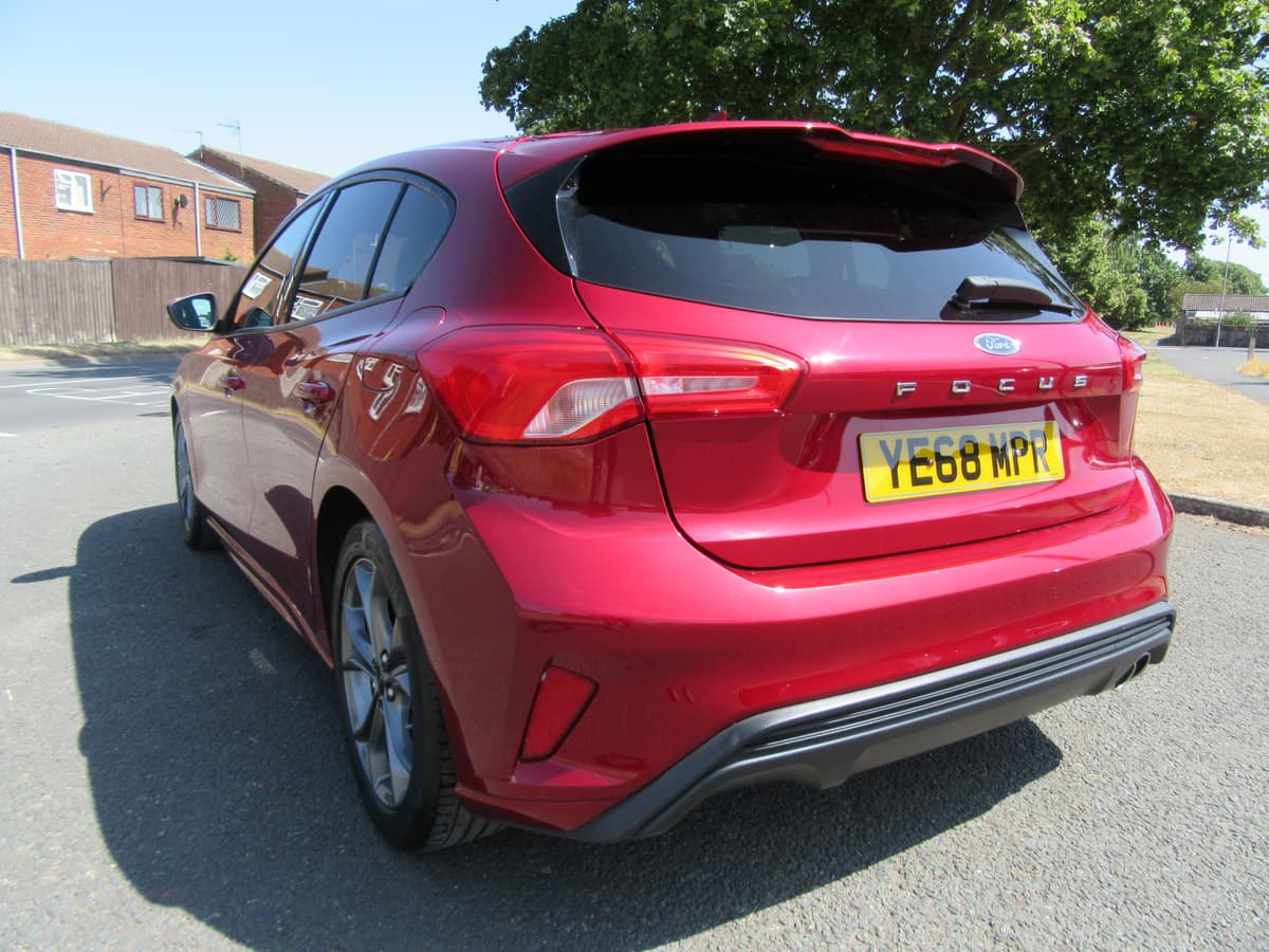 2018 Ford Focus ST-Line - Image 13