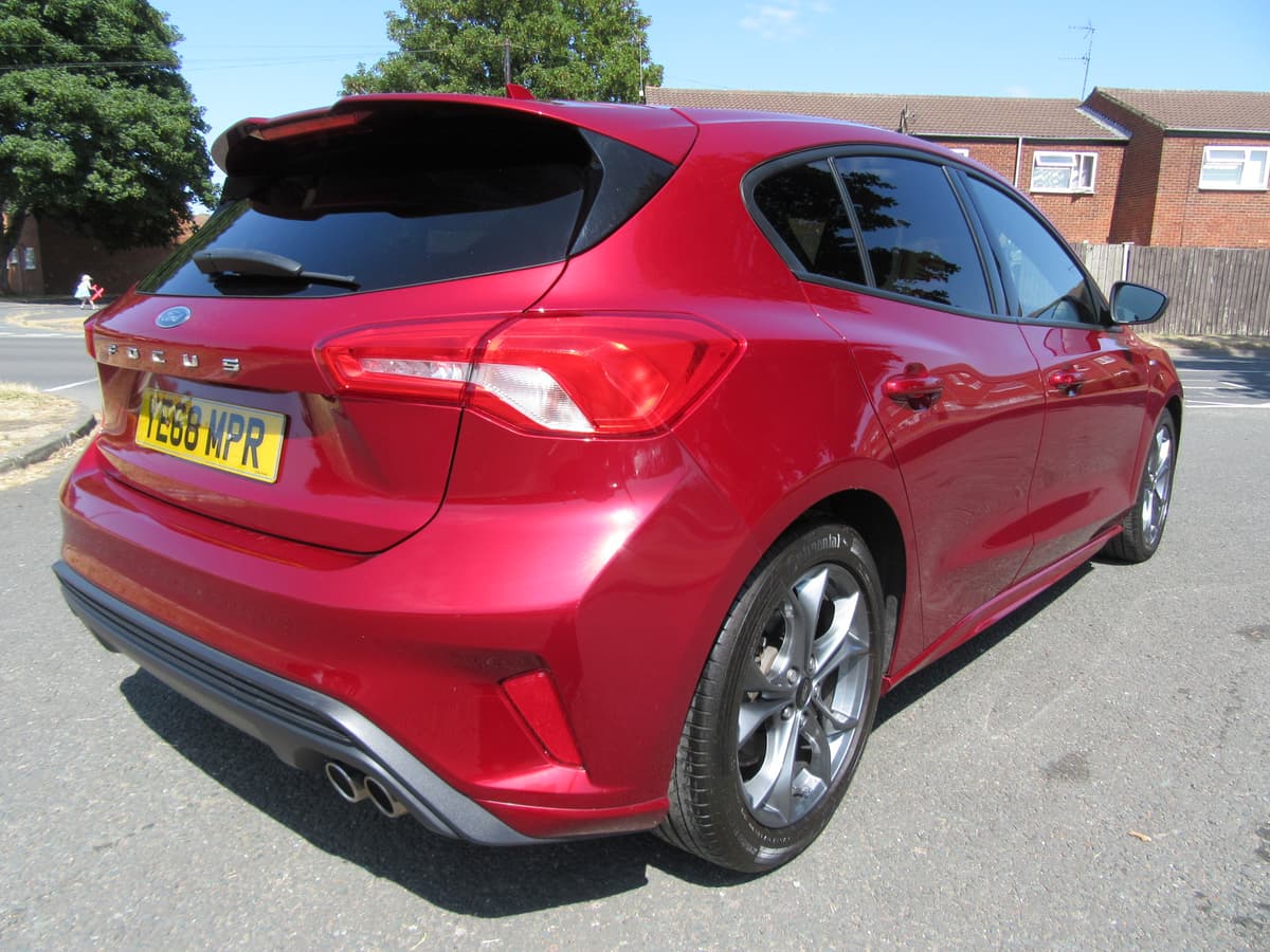 2018 Ford Focus ST-Line - Image 14