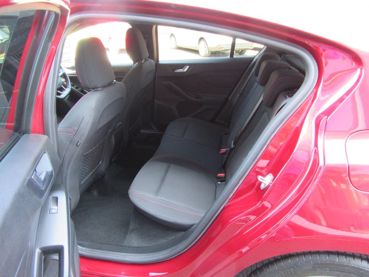 2018 Ford Focus ST-Line - Image 20