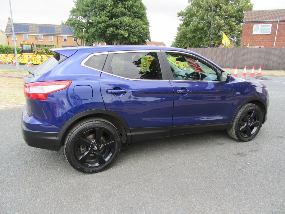 2016 Nissan Qashqai N-Connecta DiG-T - Image 10