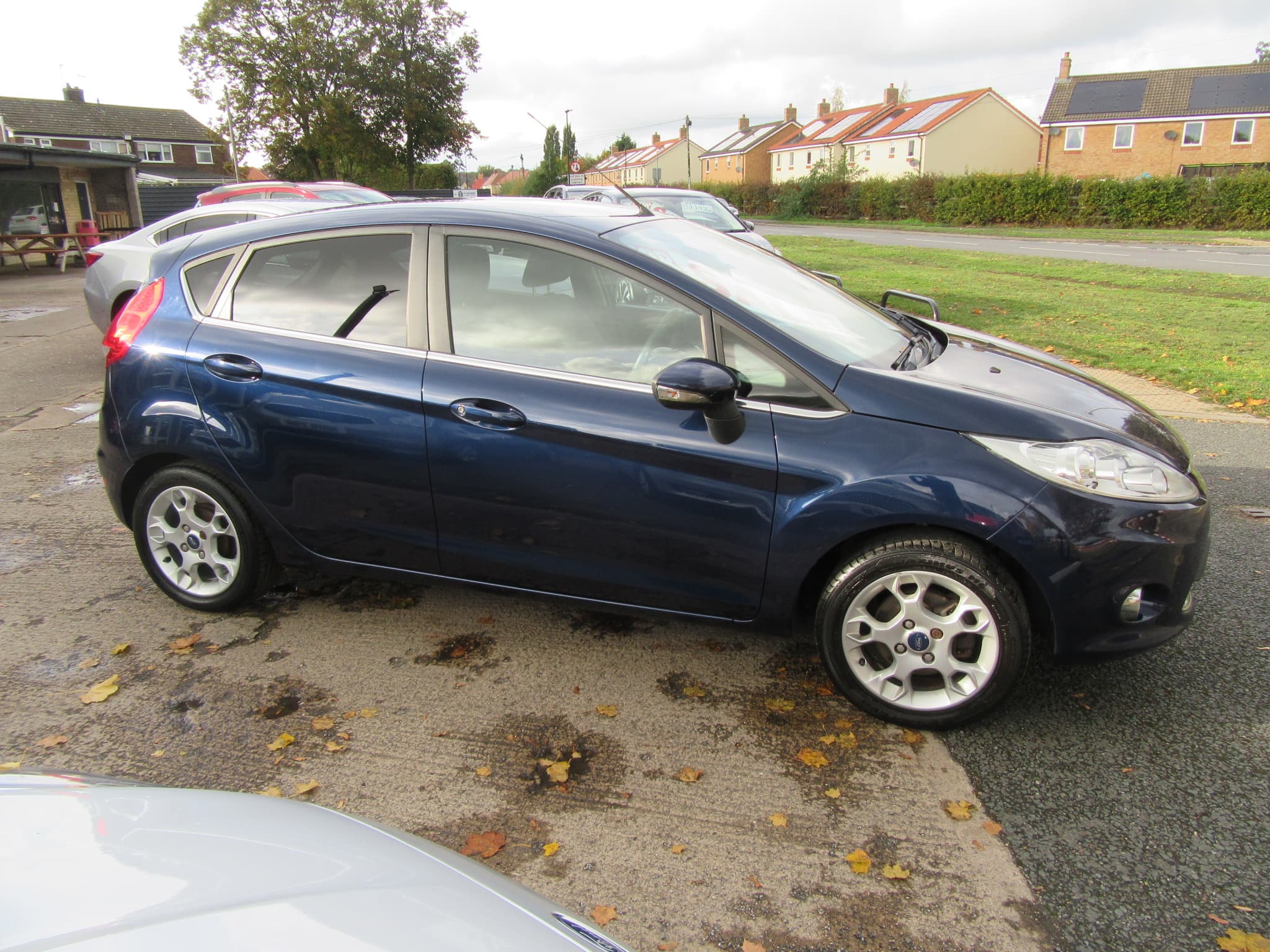Ford Fiesta Zetec - Image 8