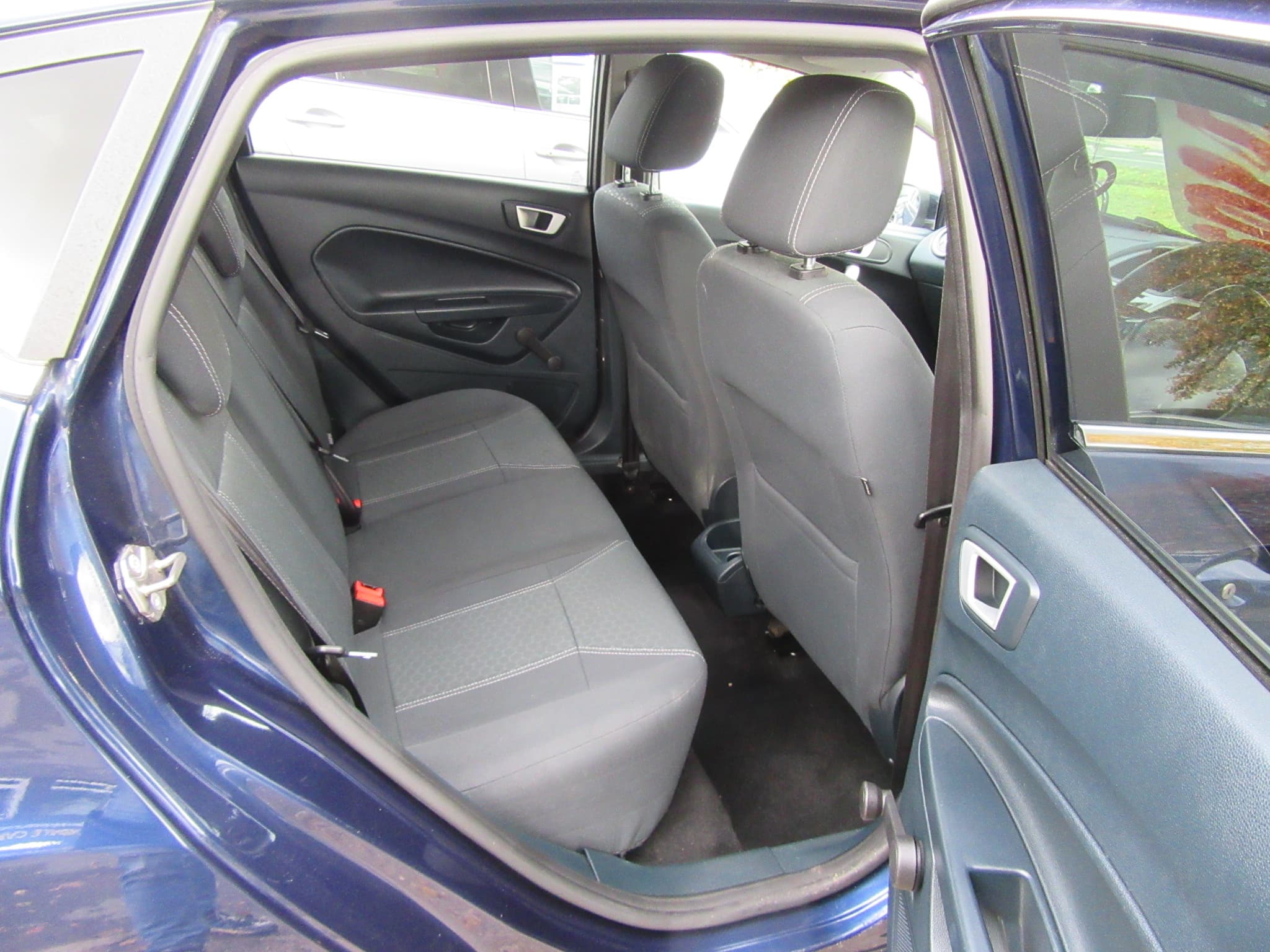 Ford Fiesta Zetec - Image 17
