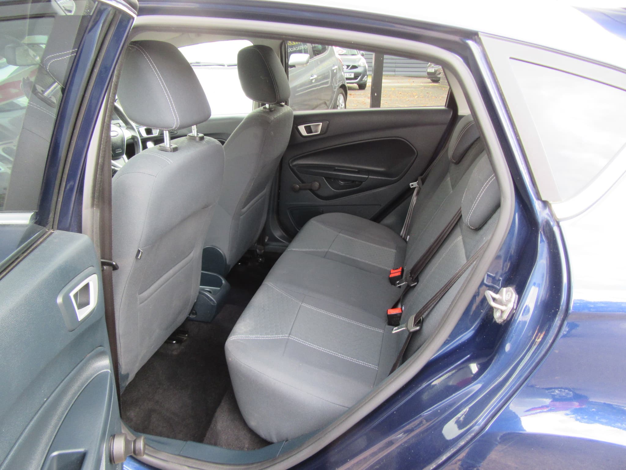 Ford Fiesta Zetec - Image 18