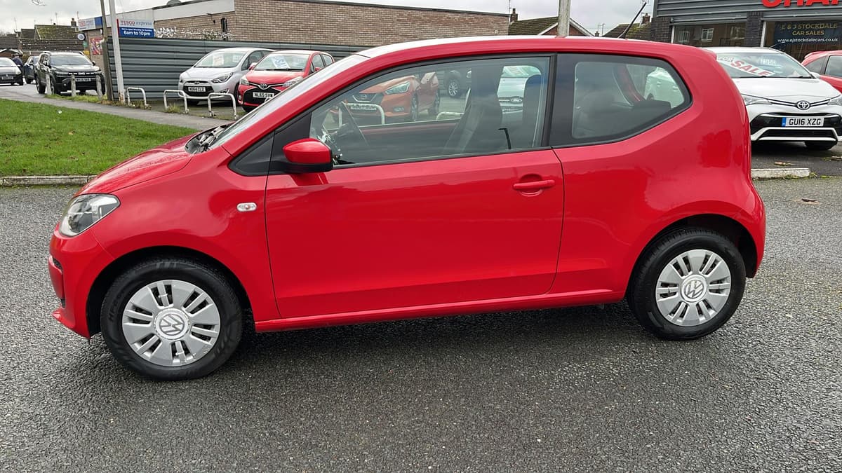 2015 Volkswagen Move Up - Image 18