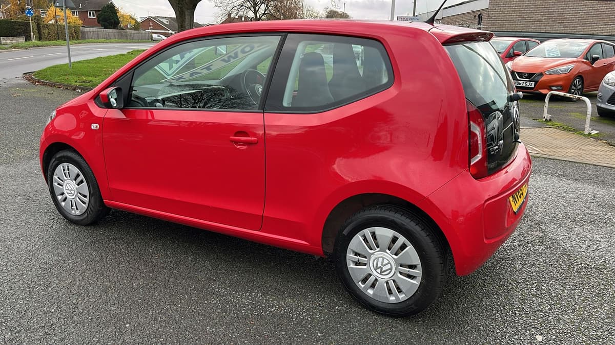 2015 Volkswagen Move Up - Image 20
