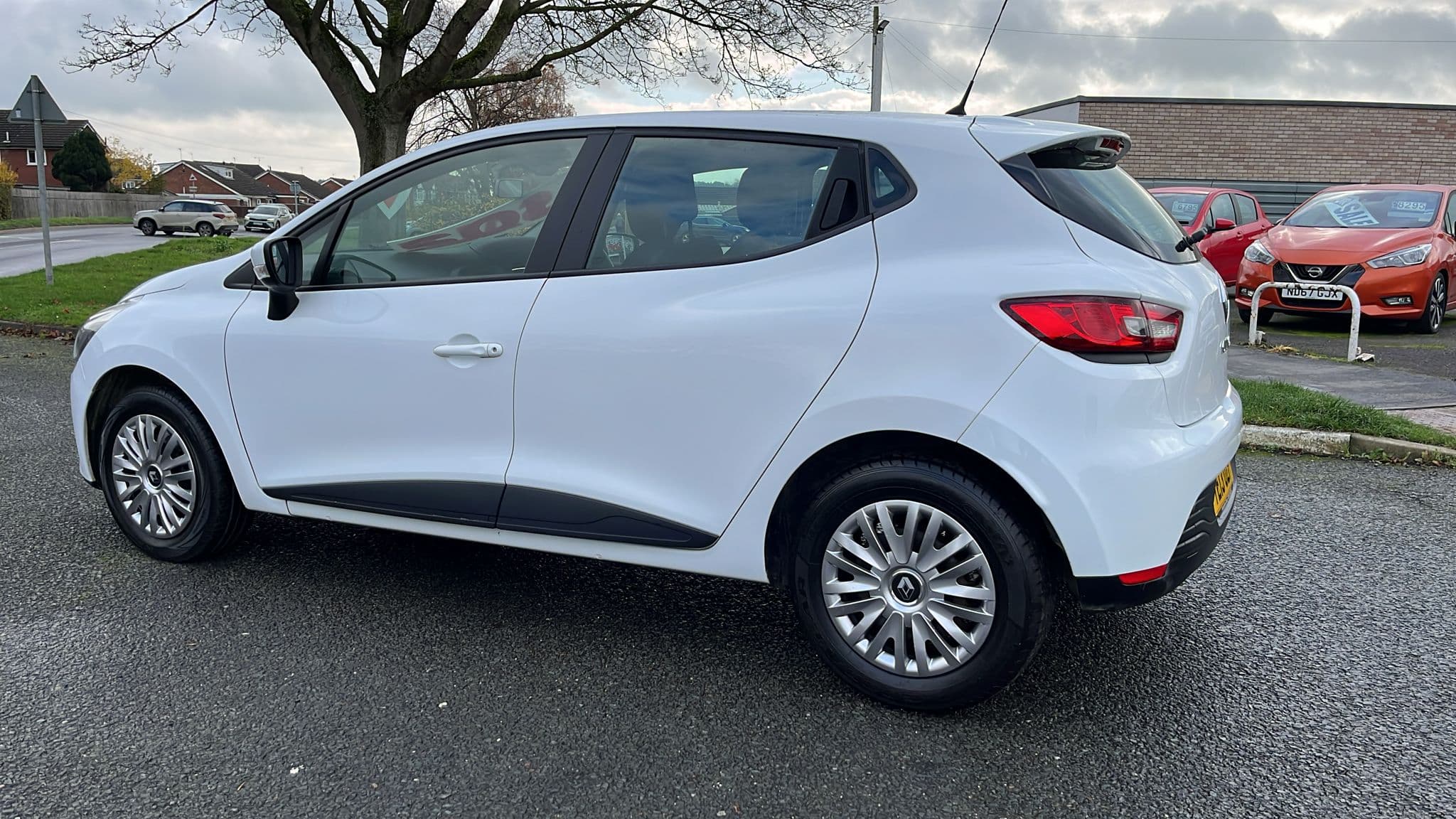 Renault Clio Expression 16v - Image 7