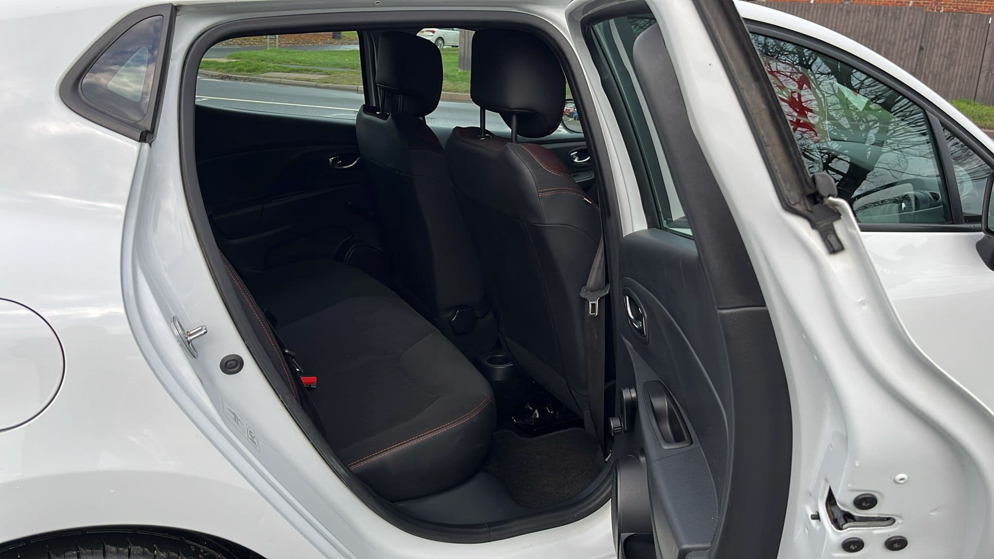 Renault Clio Expression 16v - Image 11