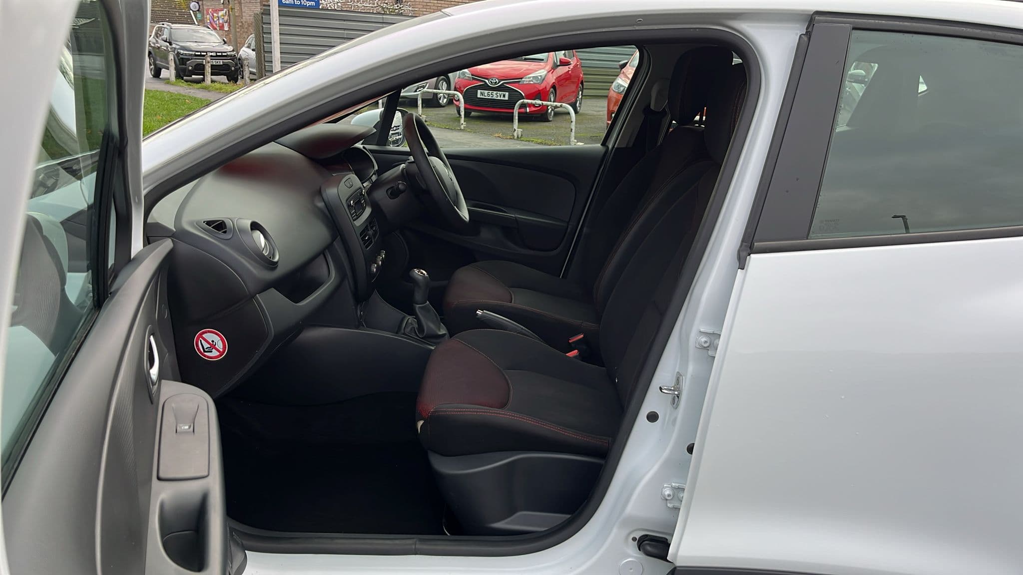 Renault Clio Expression 16v - Image 13