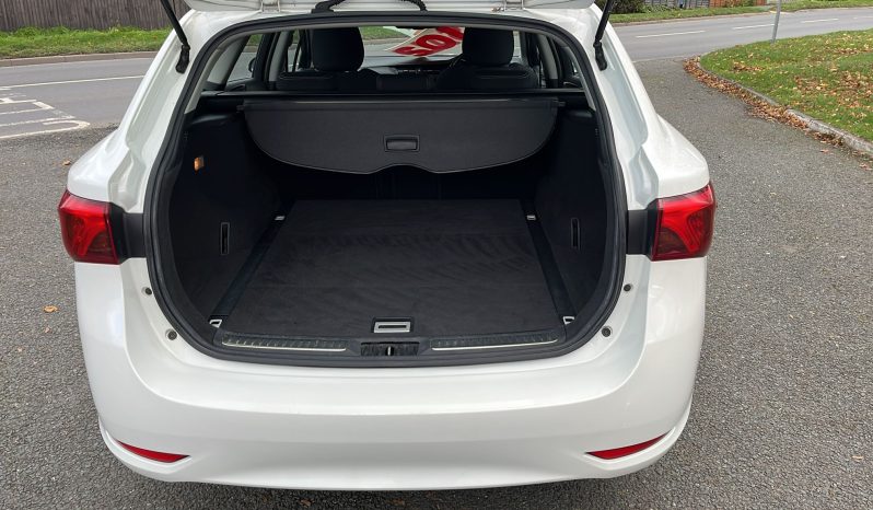 Toyota Avensis 1.6 D-4D Business Edition Touring full