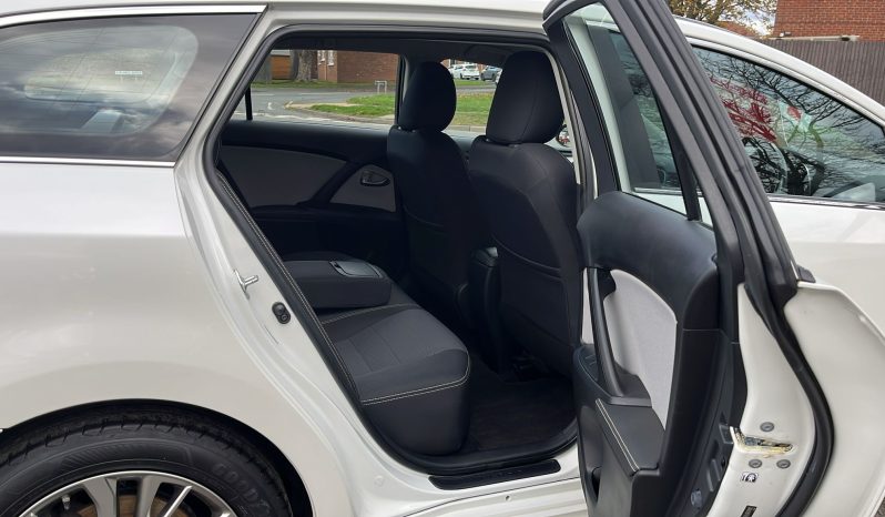 Toyota Avensis 1.6 D-4D Business Edition Touring full