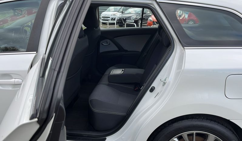 Toyota Avensis 1.6 D-4D Business Edition Touring full